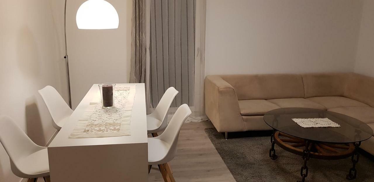 Outletcity Ferienwohnung Apartment 2 Metzingen  Exterior foto